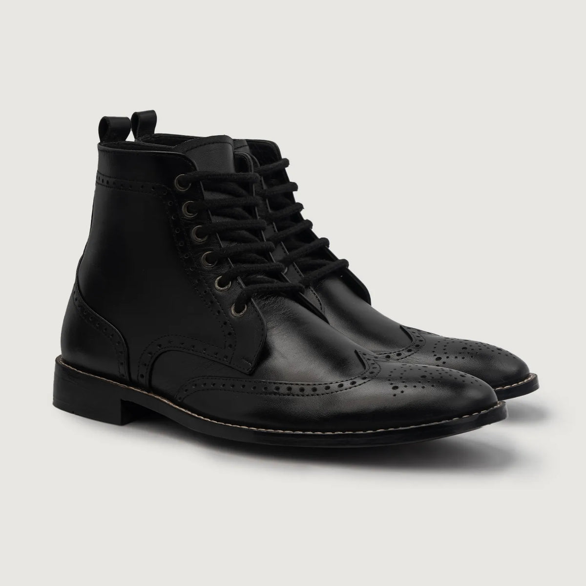 Duster Brogues Derby Nero Stivali in pelle da Uomo For Men in vera pelle bovina nera - Vista frontale e silhouette sartoriale | Acquista online