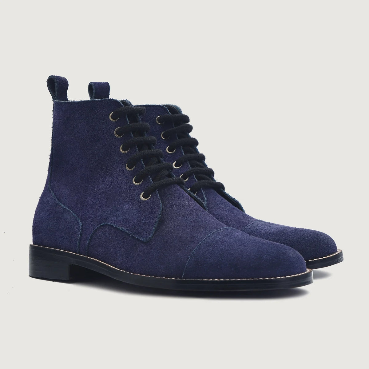 Knight Derby Midnight Blu Suede Stivali in pelle da Uomo For Men in Midnight Blue Goatskin Suede - Vista laterale | Acquista online