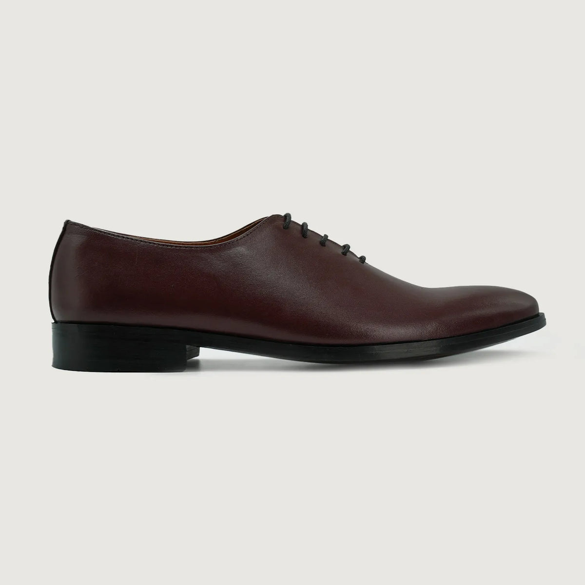 Maroon Full-Grain leather Goods - Vista posteriore con spalle definite e orlo pulito