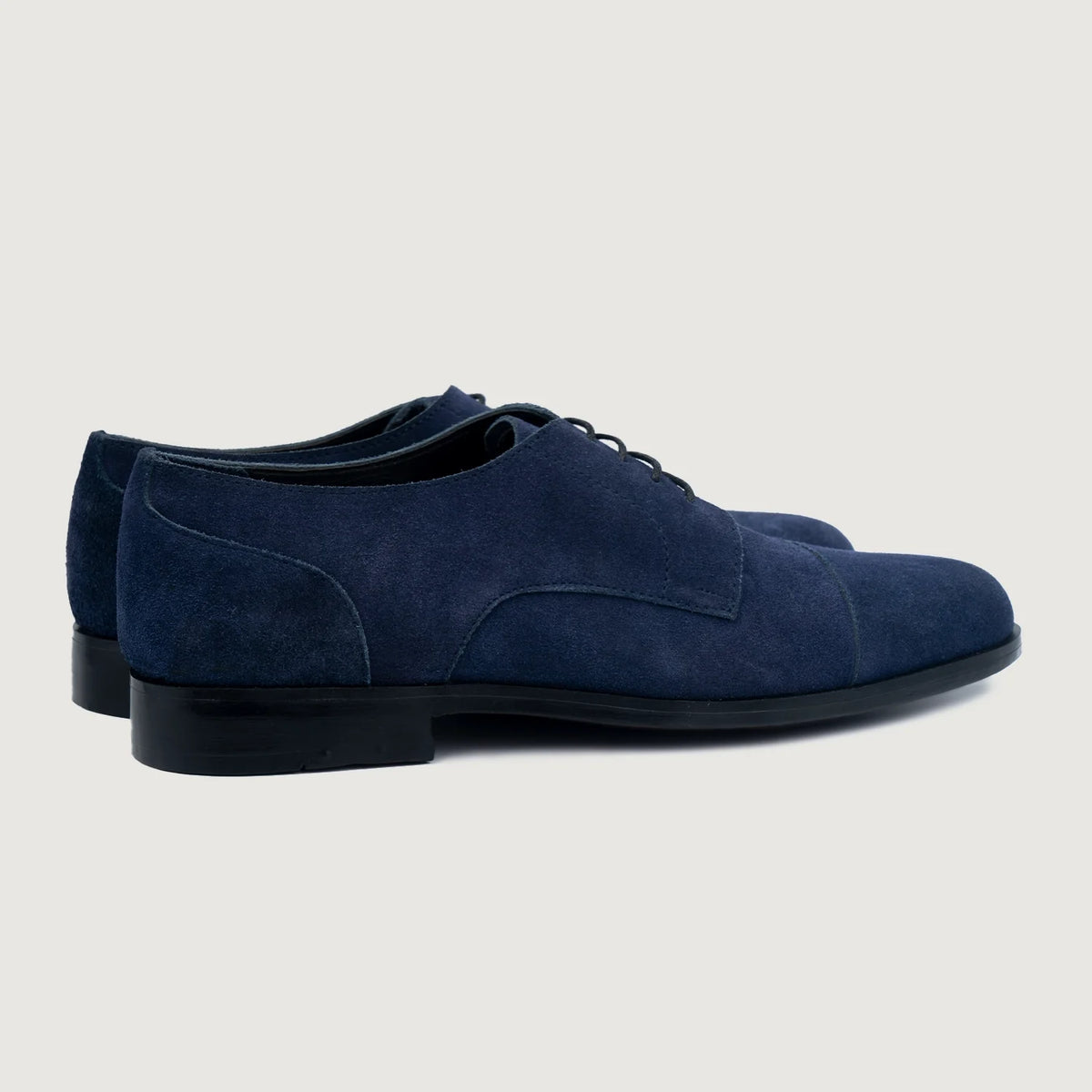 High-Traction Rubber Outsole & Lug Tread Pattern on Attorney Derby Midnight Blu Suede Scarpe in pelle da Uomo For Men