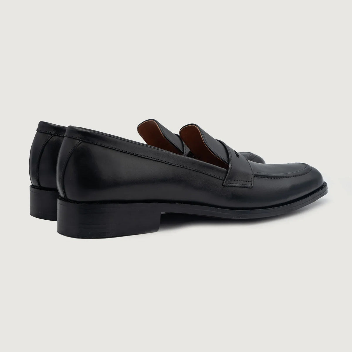 High-Traction Rubber Outsole & Lug Tread Pattern on Baxton Nero Mocassini in pelle da Uomo For Men