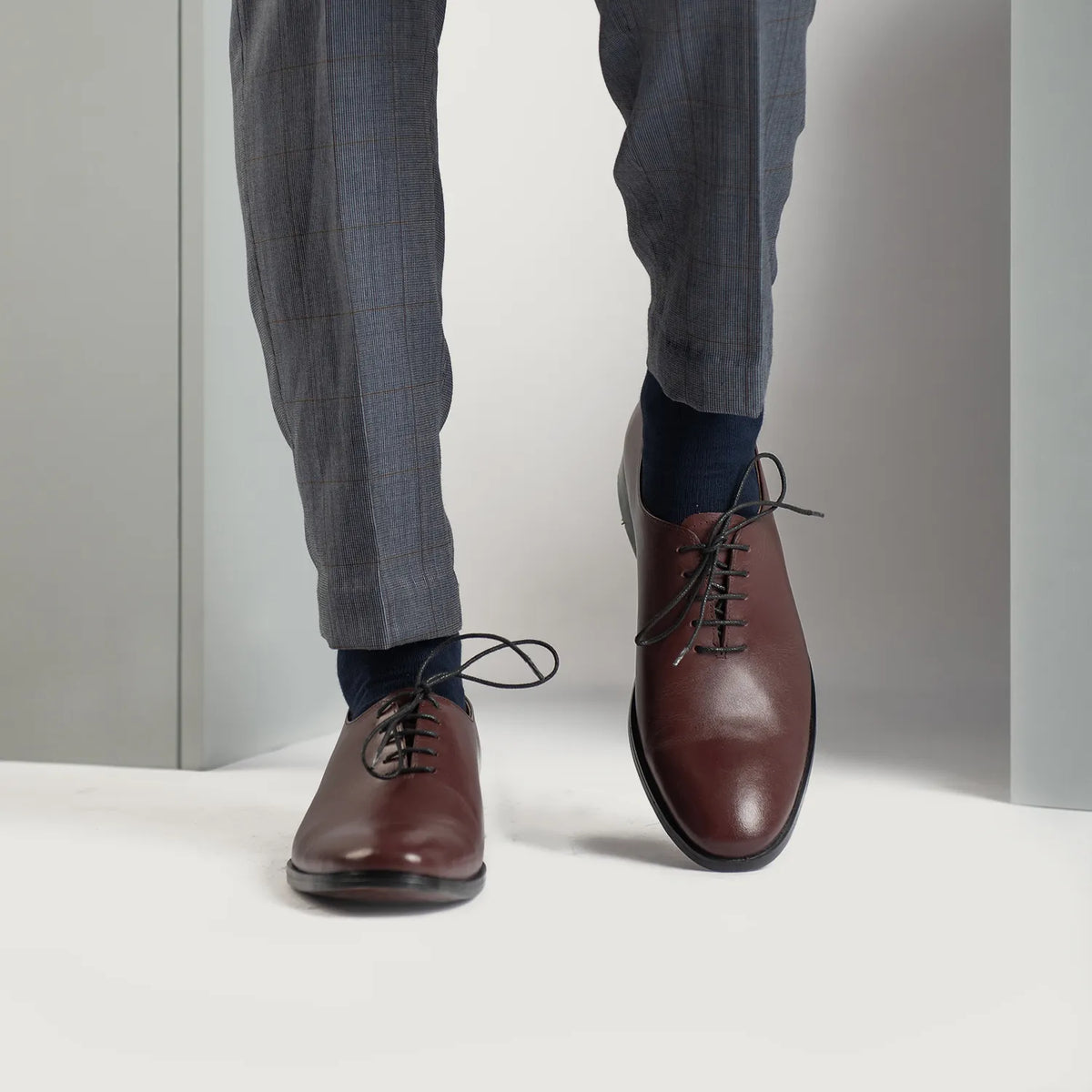 Tailored Rib Cuffs & Hem Craftsmanship Construction Detail on Director Wholecut Marrone Rossiccio Scarpe in pelle da Uomo For Men