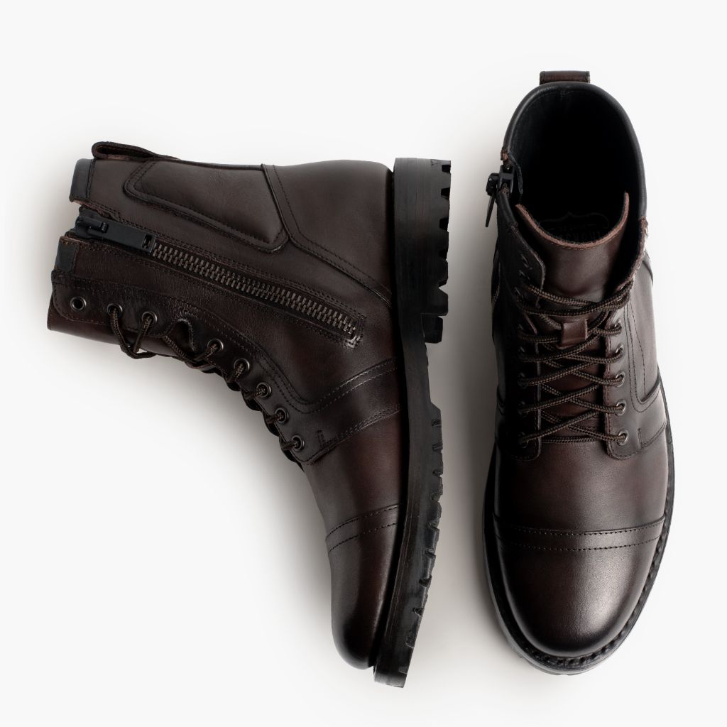 Dettaglio ravvicinato of Classic Collar & Heavy-Duty Zipper Hardware on Casa Moto Vecchio Inglese Stivali in pelle da Uomo