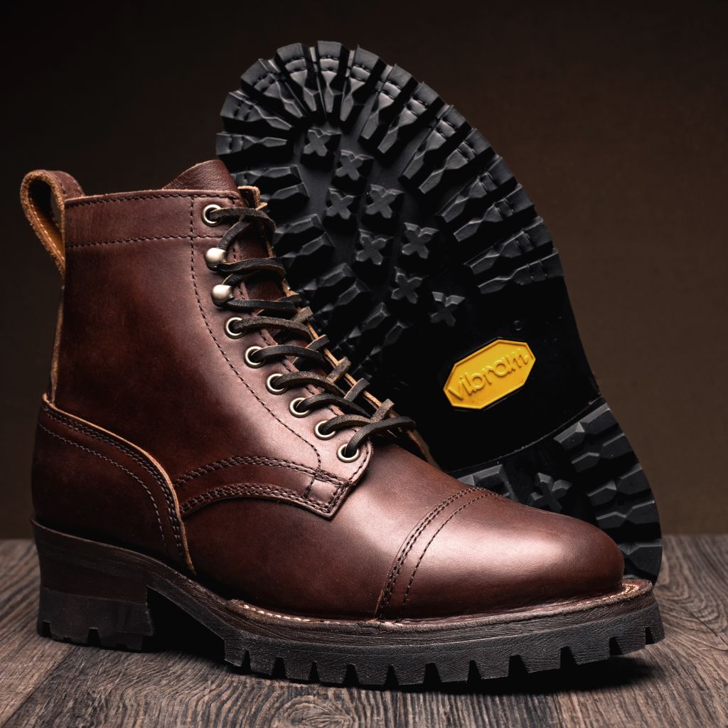Authentic Full-Grain Leather Grain Depth & Pull-Up Patina Texture Detail