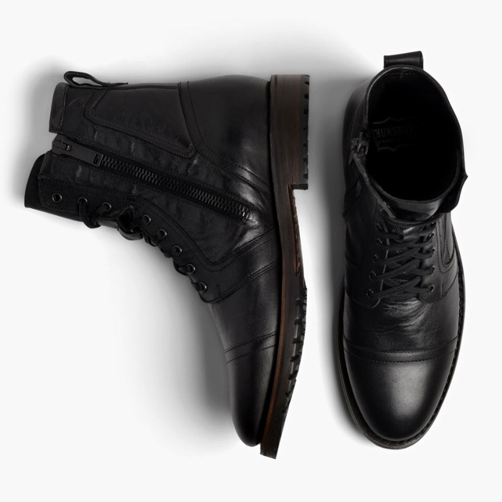 Dettaglio ravvicinato of Classic Collar & Heavy-Duty Zipper Hardware on Casa Moto Nero Stivali in pelle da Uomo