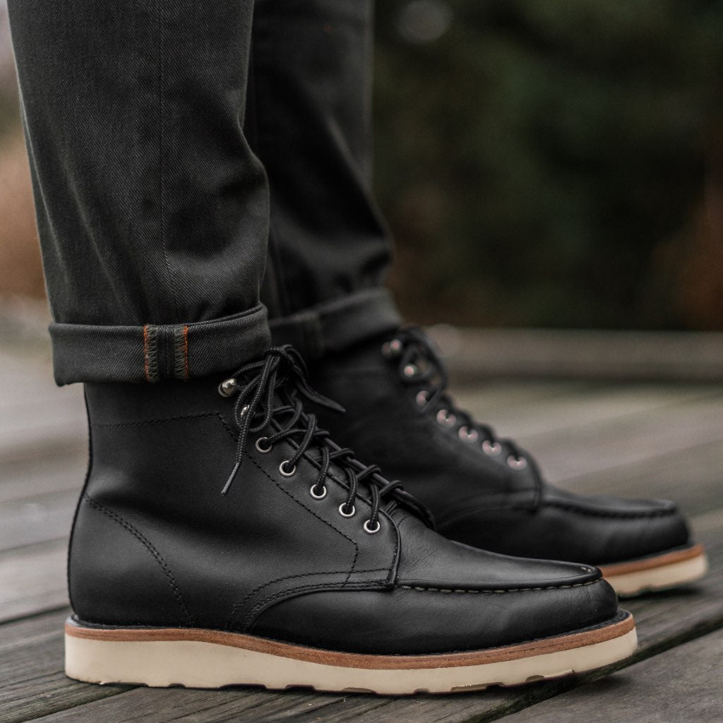 High-Traction Rubber Outsole & Lug Tread Pattern on Diplomat Nero Opaco Stivali in pelle da Uomo