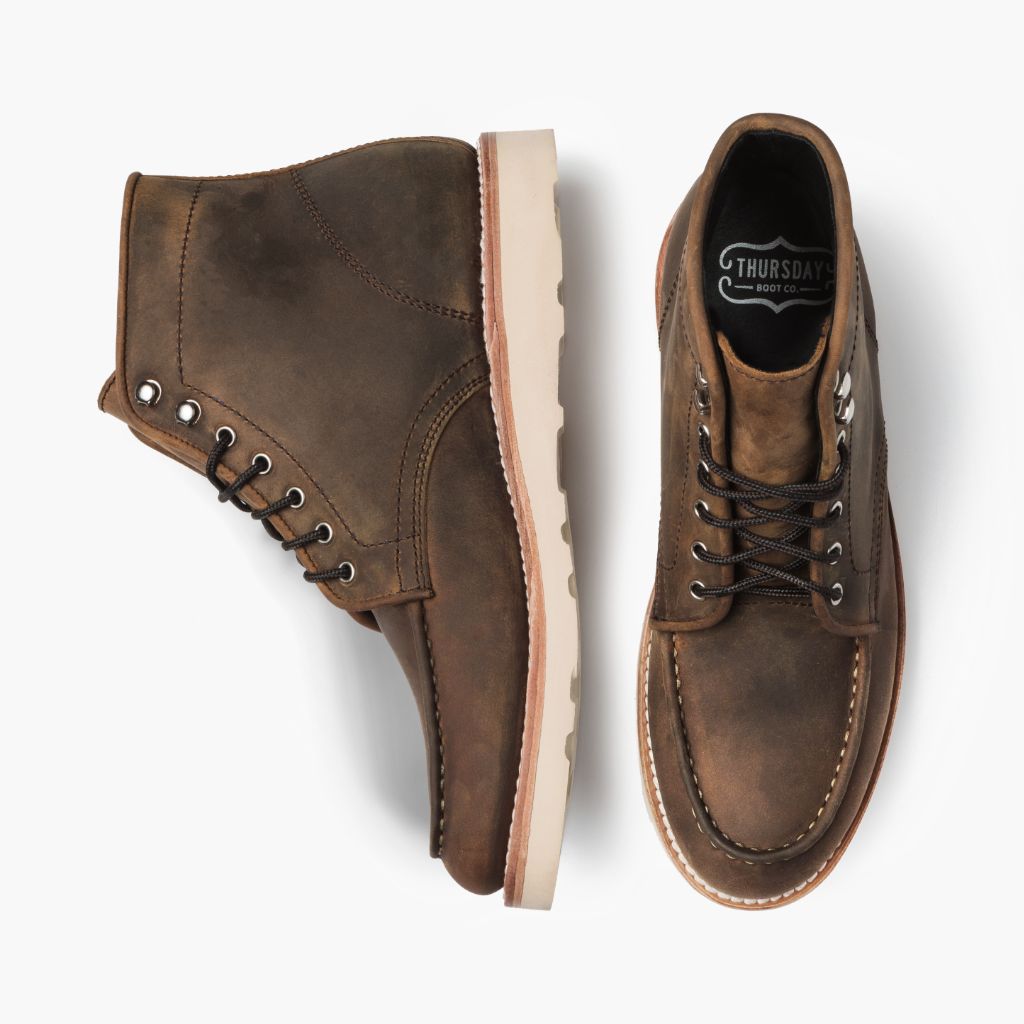 High-Traction Rubber Outsole & Lug Tread Pattern on Diplomat Rame Brunito Stivali in pelle da Uomo