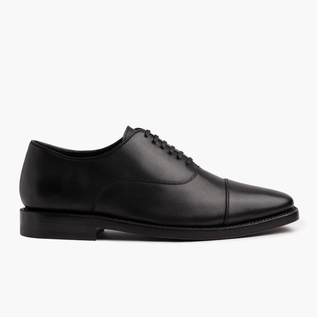 Black Full-Grain leather Sneakers - Costruzione Goodyear a guardolo & dettaglio puntale
