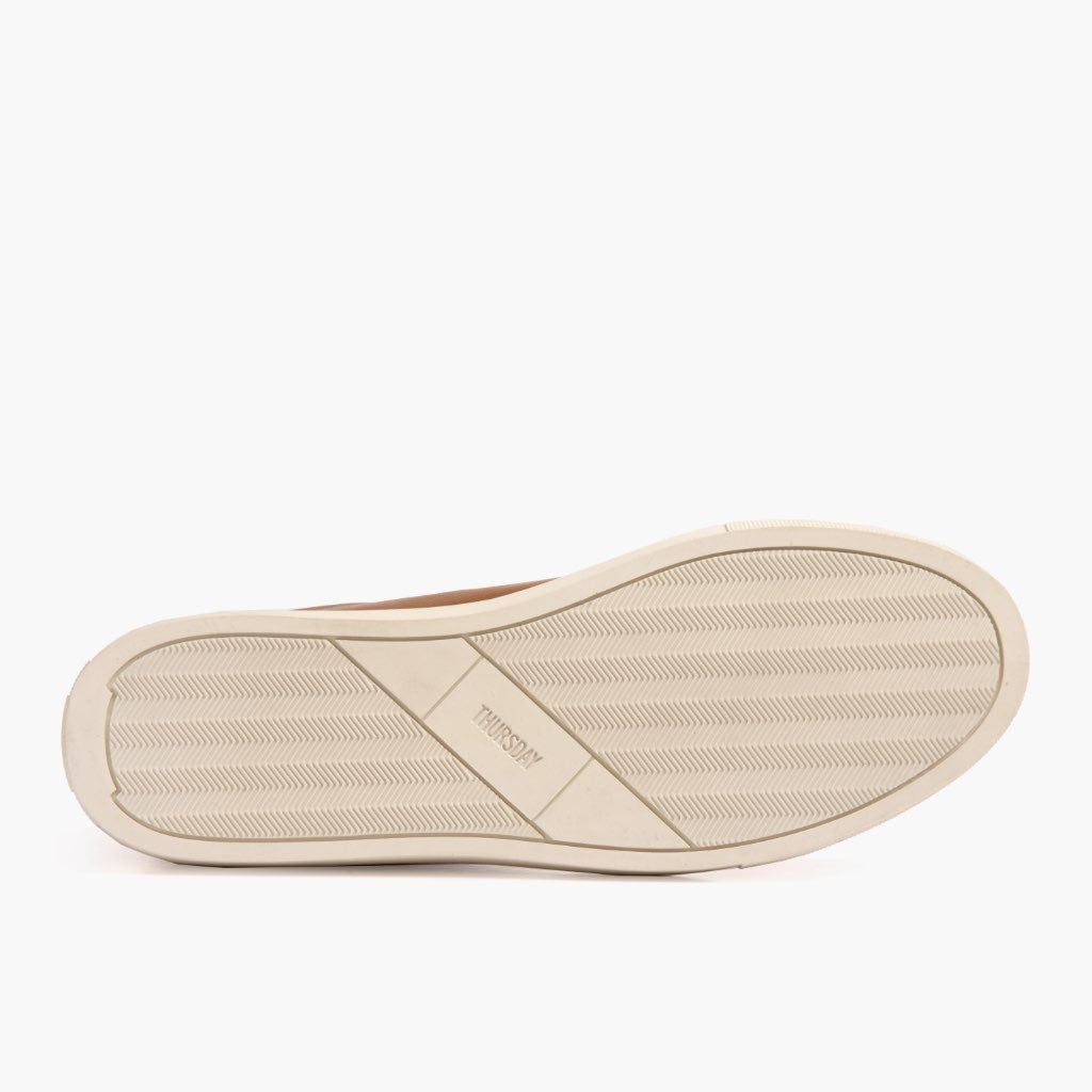 High-Traction Rubber Outsole & Lug Tread Pattern on Premier Low Top Toffee Sneakers in pelle da Uomo For Men