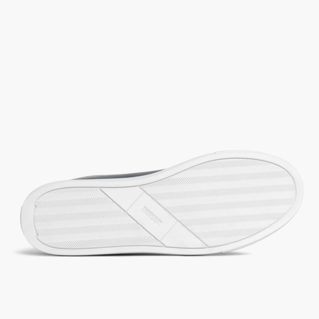 High-Traction Rubber Outsole & Lug Tread Pattern on Premier Low Top Deep Blu Sneakers in pelle da Uomo For Men
