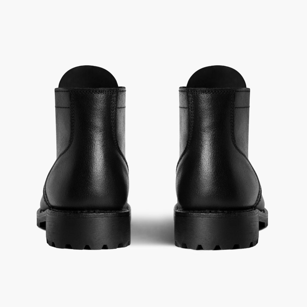 High-Traction Rubber Outsole & Lug Tread Pattern on Vanguard Nero Waxed Roughout Stivali in pelle da Uomo For Men