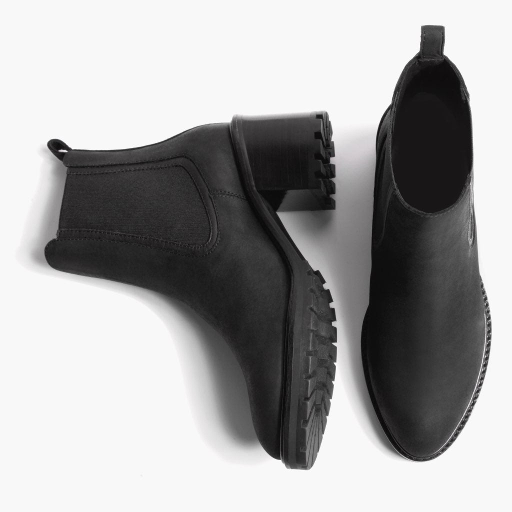 High-Traction Rubber Outsole & Lug Tread Pattern on Knockout Nero Opaco Stivali in pelle da Donna