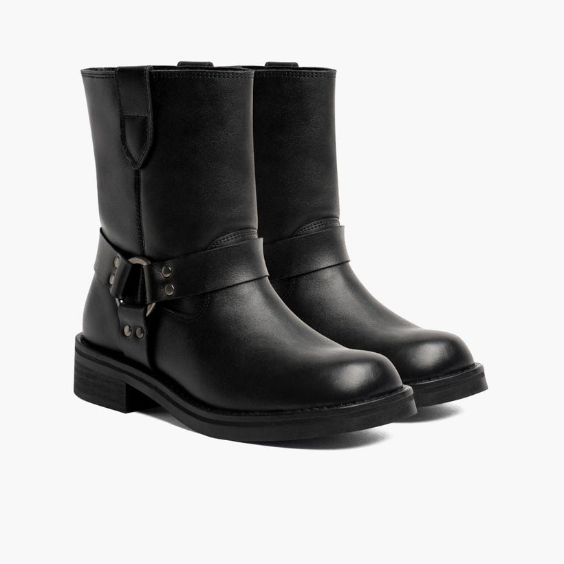 Black Full-Grain leather Boots - Goodyear Welt Construction & Front Toe Box Detail
