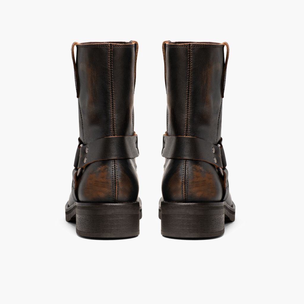 High-Traction Rubber Outsole & Lug Tread Pattern on Outlaw Marrone Vintage Stivali in pelle da Donna