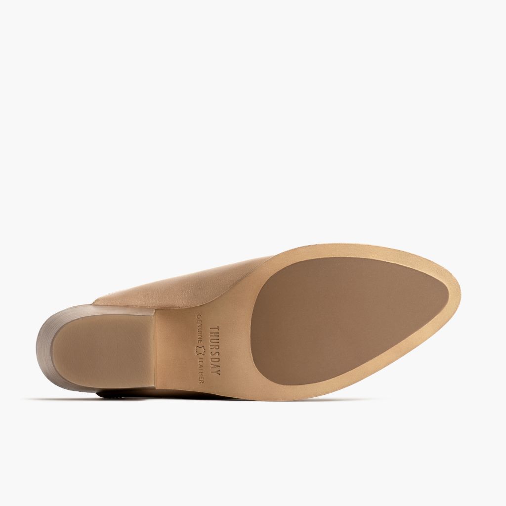 High-Traction Rubber Outsole & Lug Tread Pattern on Breeze Milk Coffee Stivali in pelle da Donna