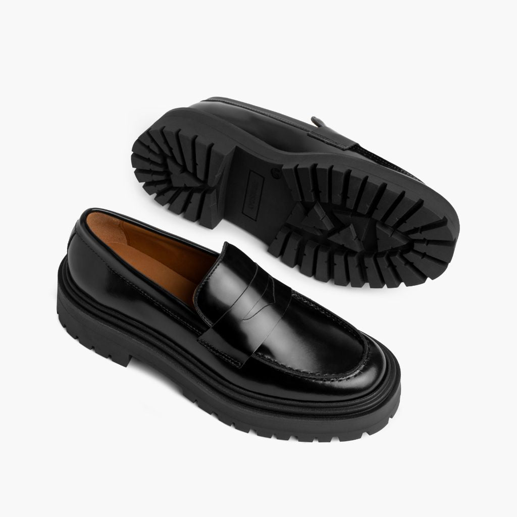High-Traction Rubber Outsole & Lug Tread Pattern on Penny Platform Nero Mocassini in pelle da Donna