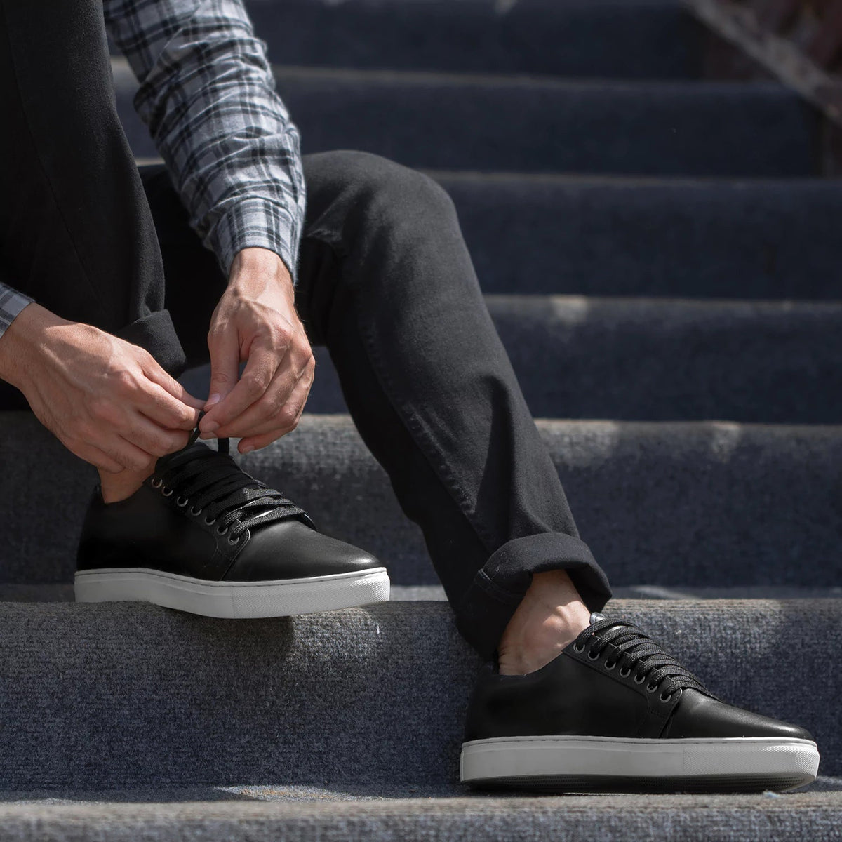 High-Traction Rubber Outsole & Lug Tread Pattern on Murphy Low Top Nero Sneakers in pelle da Uomo