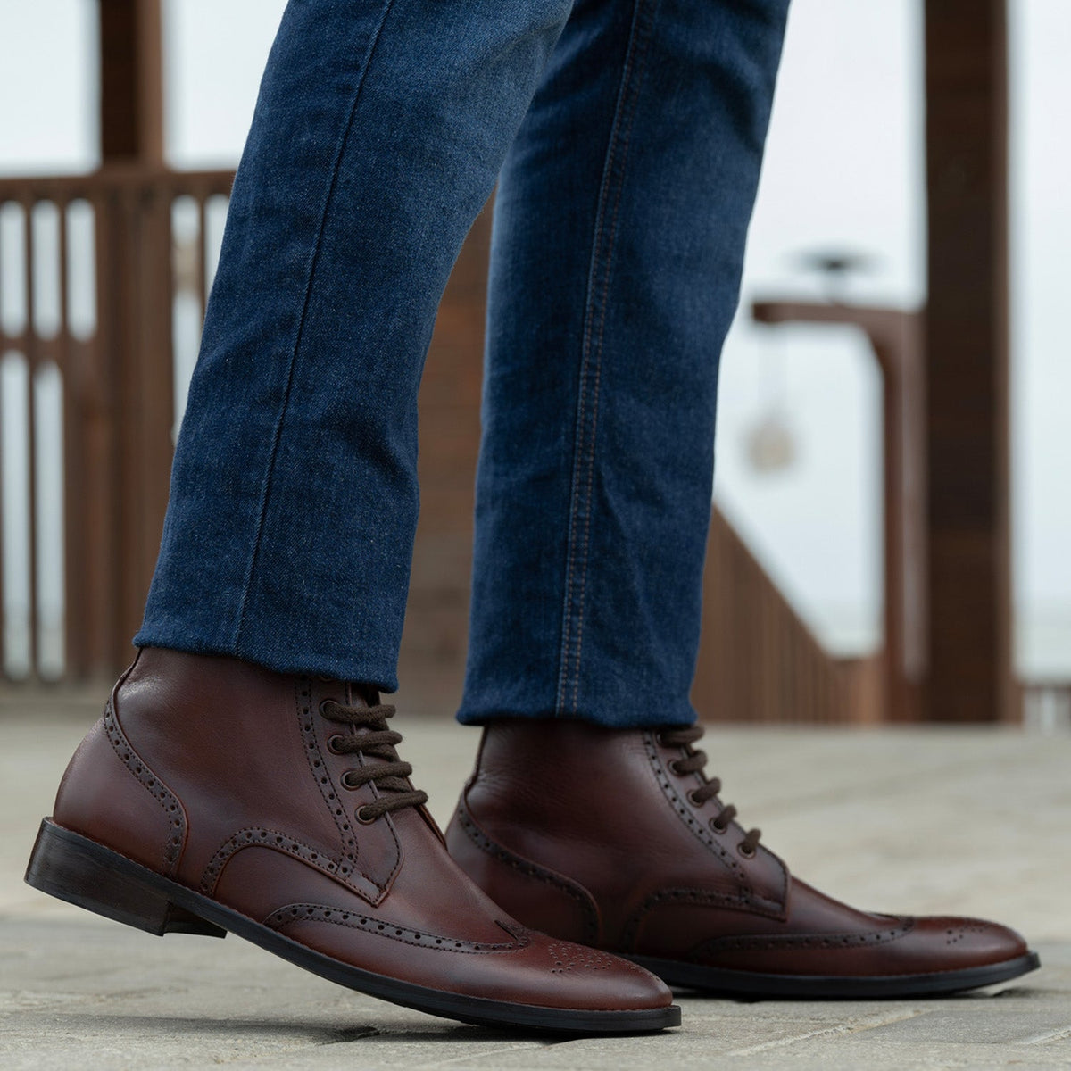 Tailored Rib Cuffs & Hem Craftsmanship Construction Detail on Duster Brogues Derby Marrone Burnished Stivali in pelle - StudGuard da Uomo