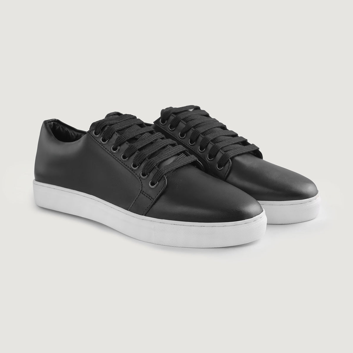 Authentic Full-Grain Leather Grain Depth & Pull-Up Patina Texture Detail