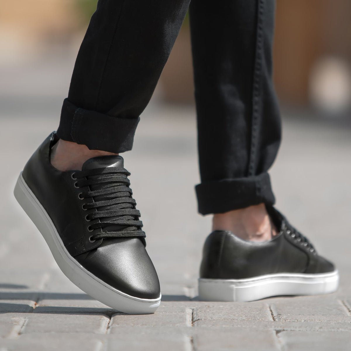 Black Full-Grain leather Sneakers - Costruzione Goodyear a guardolo & dettaglio puntale