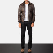 Dettaglio ravvicinato of High Neck &amp; Zipper Hardware on Men's Aaron Distressed Brown Leather Bomber Jacket