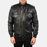 Dettaglio ravvicinato of High neck &amp; Zipper Hardware on Men's Agent Shadow Nero Bomber in Pelle da Uomo