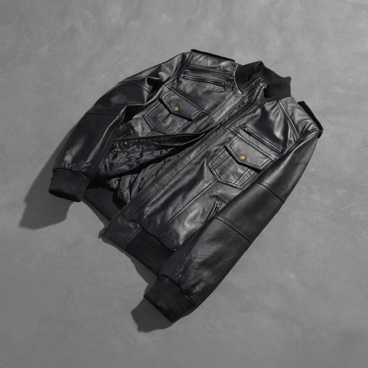 Styled Fit Perspective of Men's Agent Shadow Nero Bomber in Pelle da Uomo on Model - Natural Daylight Drape