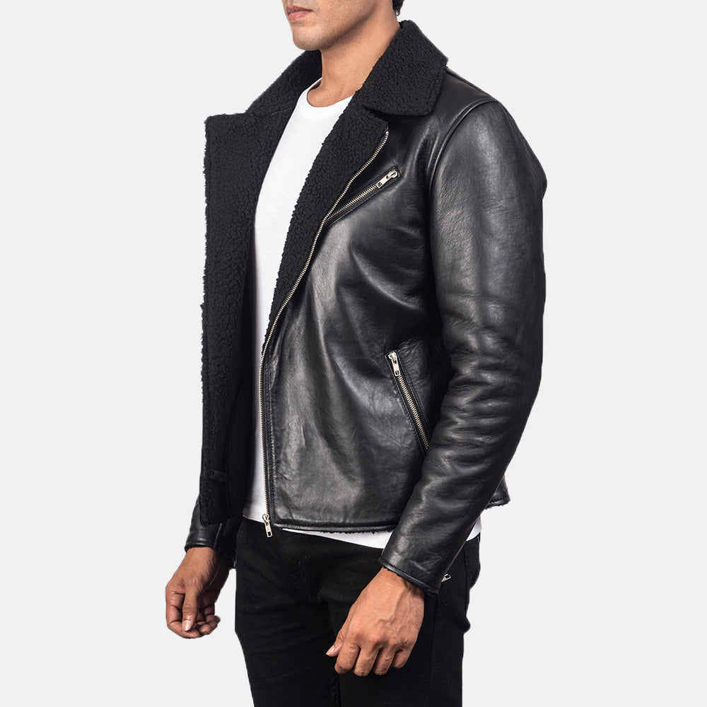 Black Sheepskin Leather Biker Jacket - Vista posteriore Showing Tailored Shoulder Fit &amp; Clean Hemline