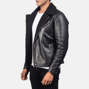 Black Sheepskin Leather Biker Jacket - Vista posteriore Showing Tailored Shoulder Fit &amp; Clean Hemline