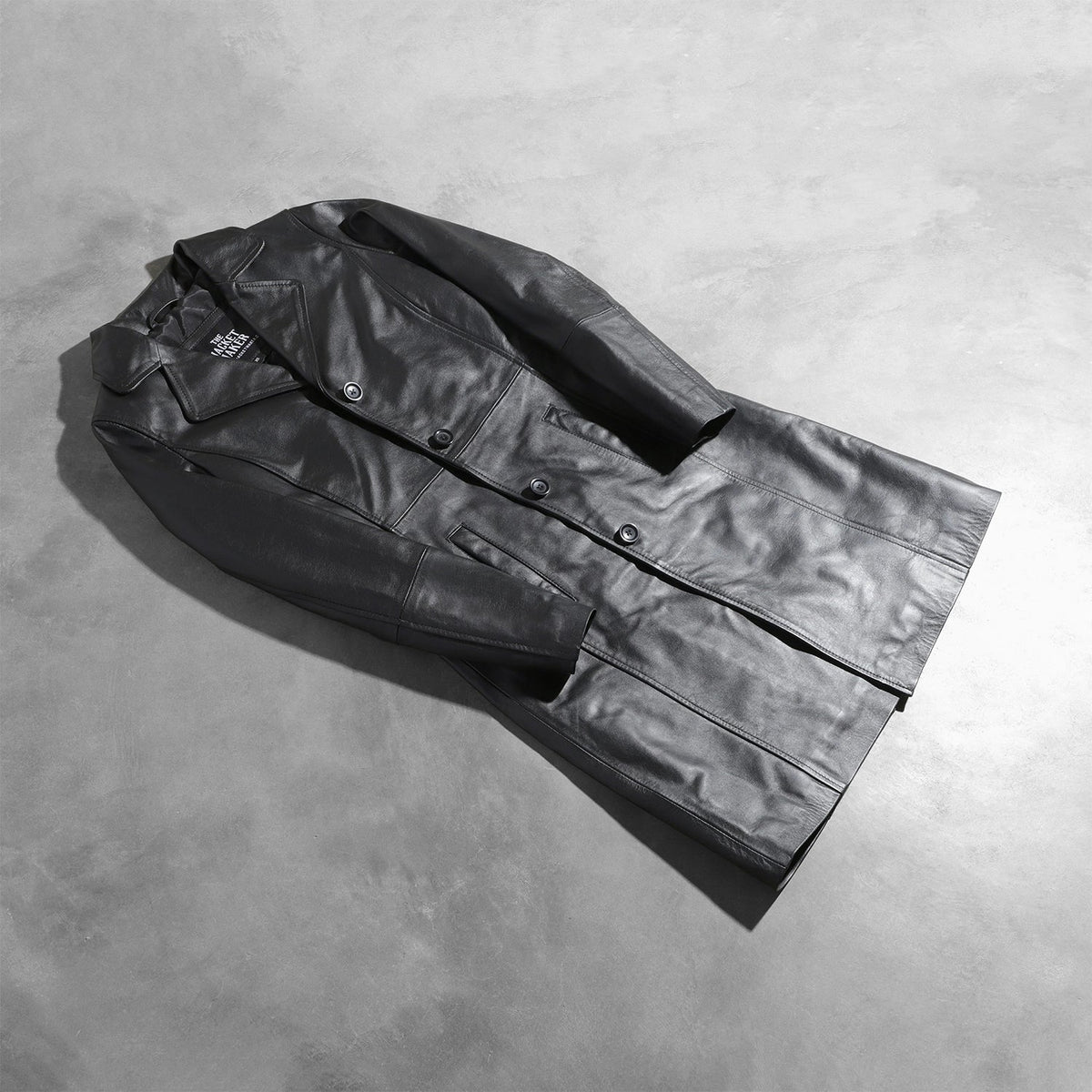 
Open Hem & Hem Craftsmanship Construction Detail on Alexis Nero Single Breasted Cappotto in Pelle da Donna