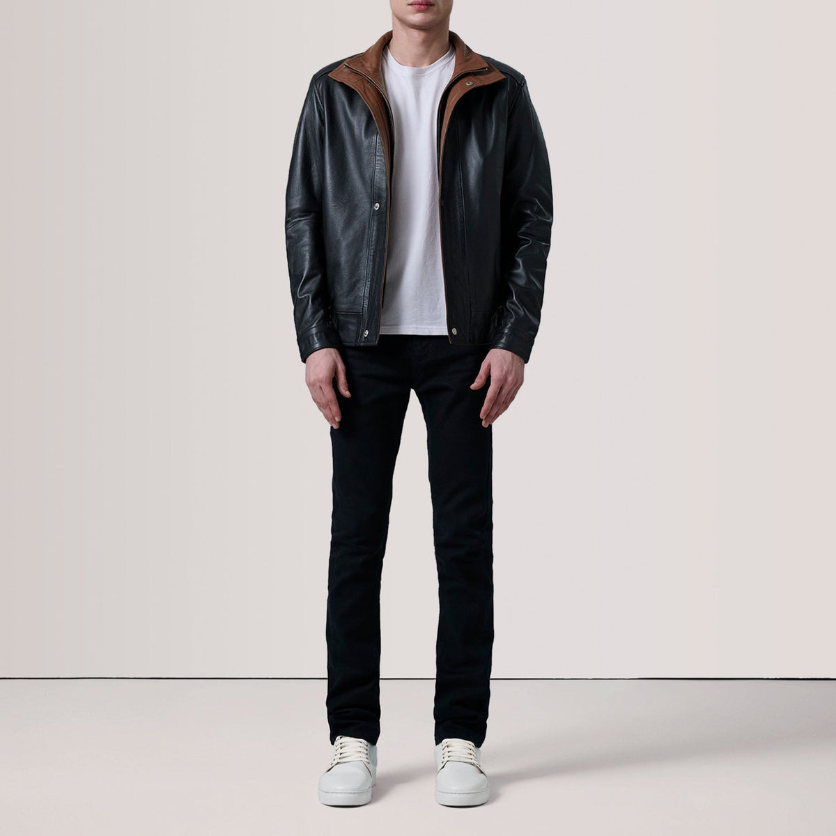 Brown Sheepskin Leather Bomber Jacket - Vista posteriore Showing Tailored Shoulder Fit &amp; Clean Hemline
