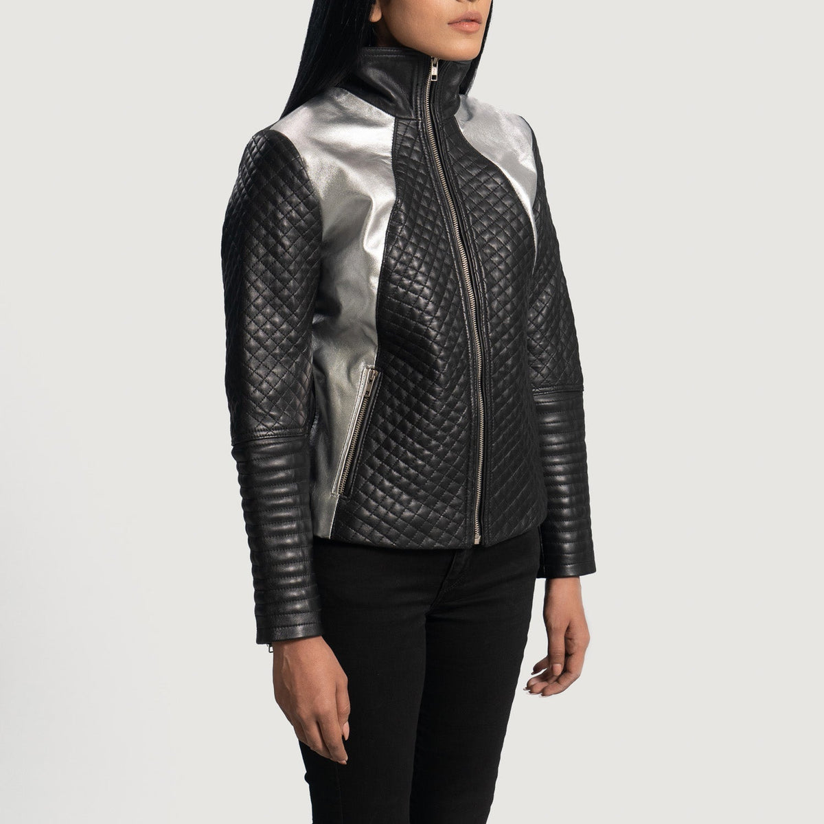 
Black Sheepskin Leather Biker Jacket - Vista posteriore con spalle definite e orlo pulito