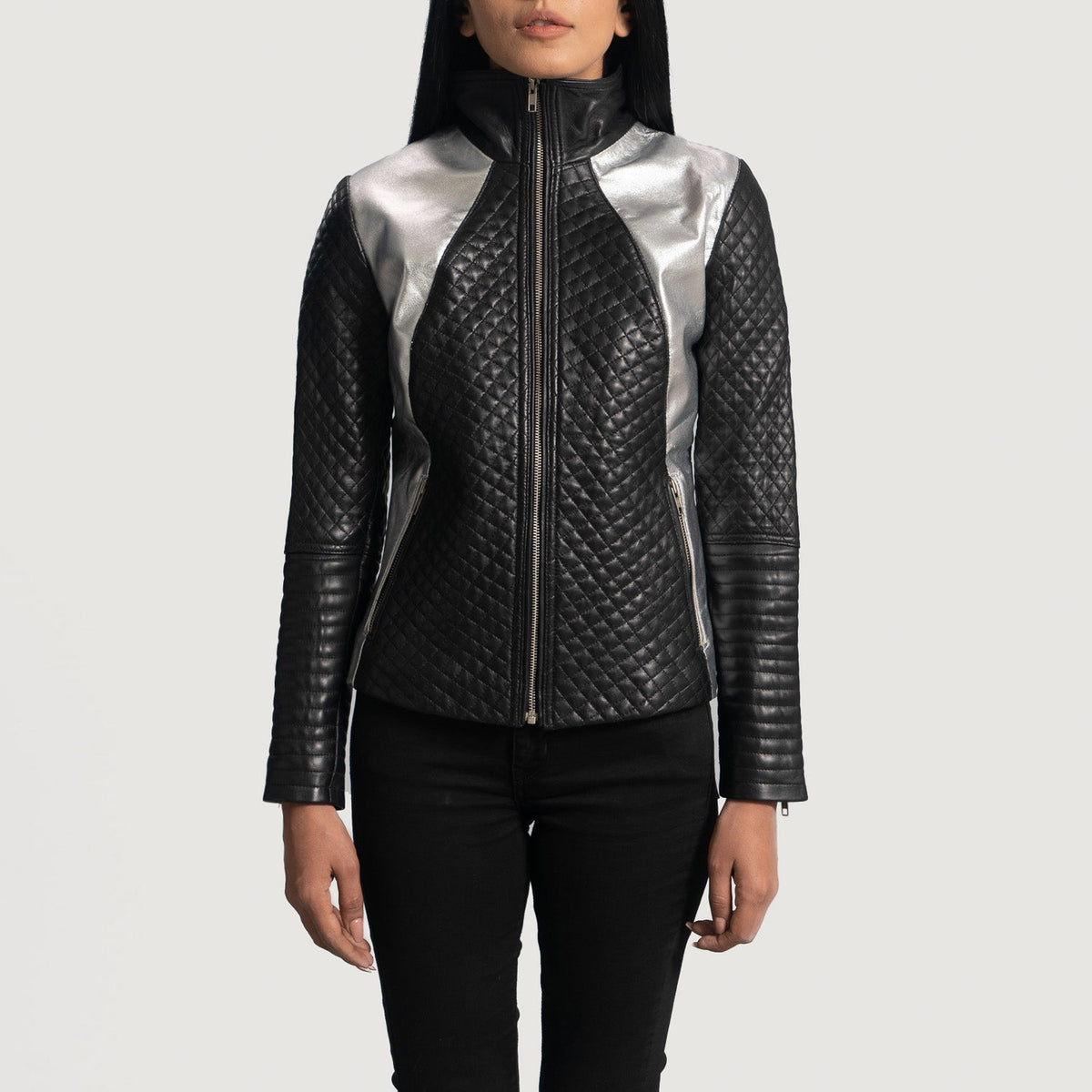 
Alia Metallic Nero Giacca Biker in Pelle da Donna - Vista laterale che mostra il taglio ergonomico delle maniche