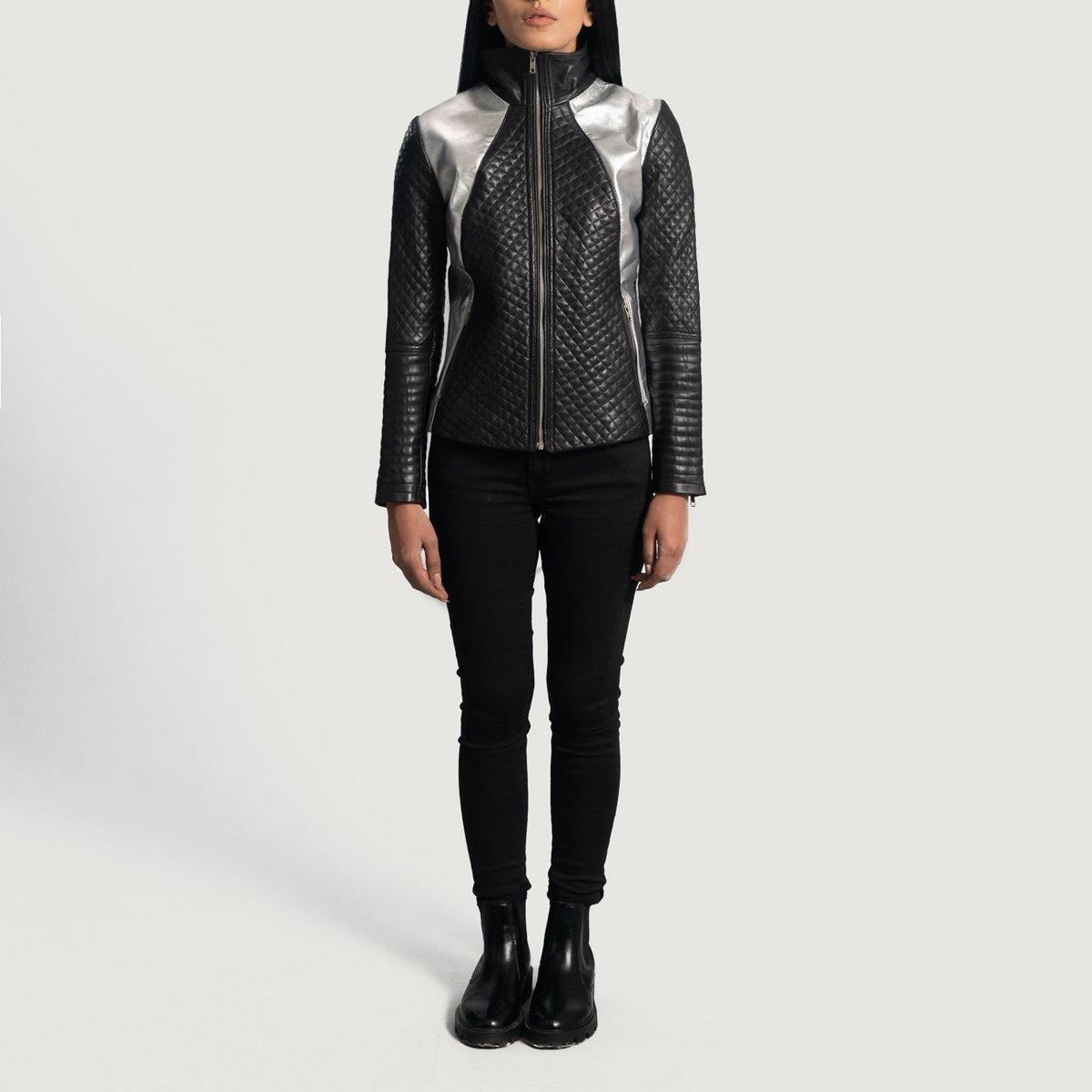
Dettaglio ravvicinato of High Neck & Zipper Hardware on Alia Metallic Nero Giacca Biker in Pelle da Donna
