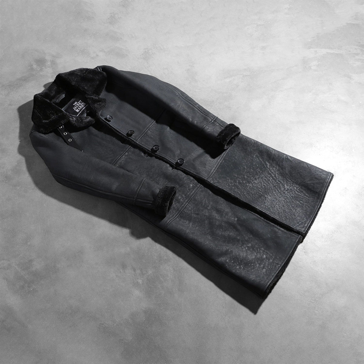 Open Hem &amp; Hem Craftsmanship Construction Detail on Women's Alina Shearling Nero Cappotto in Pelle da Donna