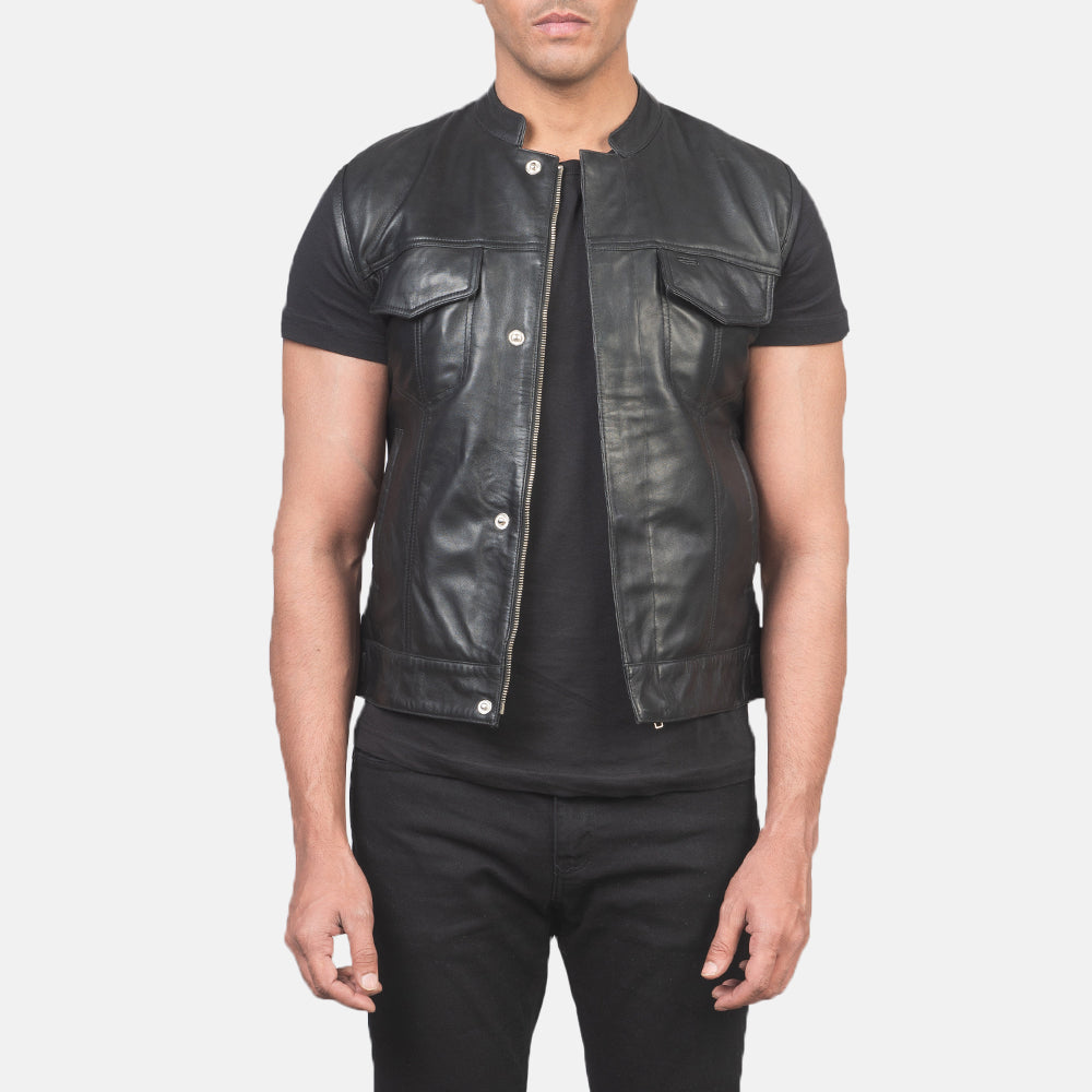 
Atlas Moto Nero Gilet in Pelle da Uomo in Black Sheepskin Leather - Vista frontale e silhouette sartoriale | Acquista online