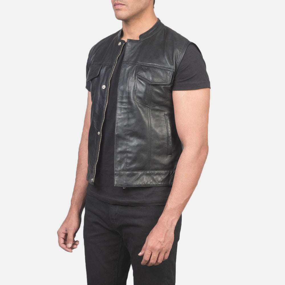 
Black Sheepskin Leather Biker Jacket - Vista posteriore con spalle definite e orlo pulito