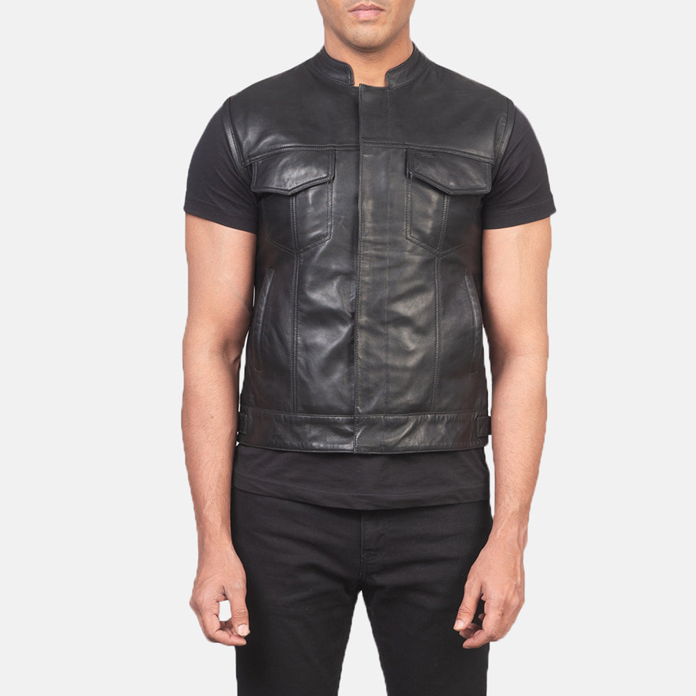
Dettaglio ravvicinato of Band & Zipper with Button Flap Hardware on Atlas Moto Nero Gilet in Pelle da Uomo