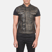
Dettaglio ravvicinato of Band & Zipper with Button Flap Hardware on Atlas Moto Marrone Invecchiato Gilet in Pelle da Uomo