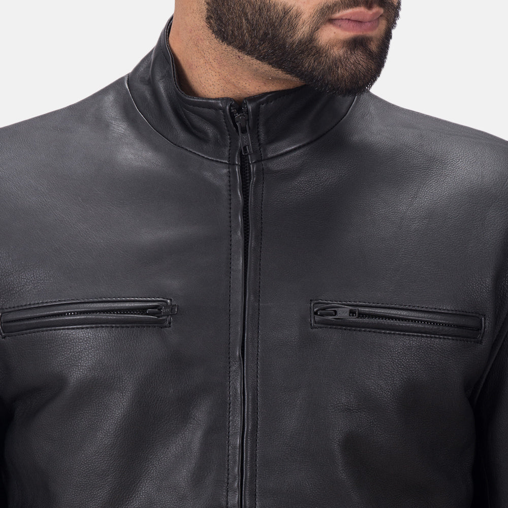Dettaglio ravvicinato of High neck &amp; Zipper Hardware on Austere Matte Nero Giacca Biker in Pelle da Uomo
