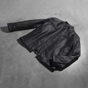 Button &amp; Hem Craftsmanship Construction Detail on Austere Matte Nero Giacca Biker in Pelle da Uomo