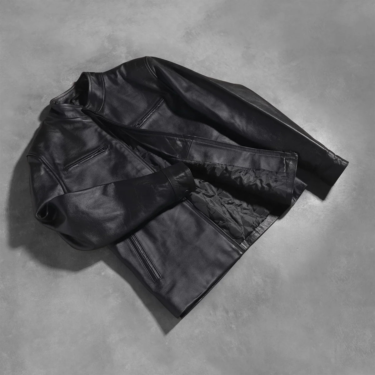 Styled Fit Perspective of Austere Matte Nero Giacca Biker in Pelle da Uomo on Model - Natural Daylight Drape