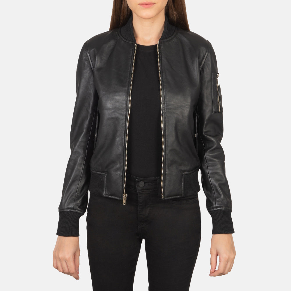 
Ava Ma-1 Black Leather Bomber Jacket in Black Sheepskin Leather - Vista frontale e silhouette sartoriale | Acquista online