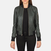 
Ava Ma-1 Green Leather Bomber Jacket in Green Sheepskin Leather - Vista frontale e silhouette sartoriale | Acquista online