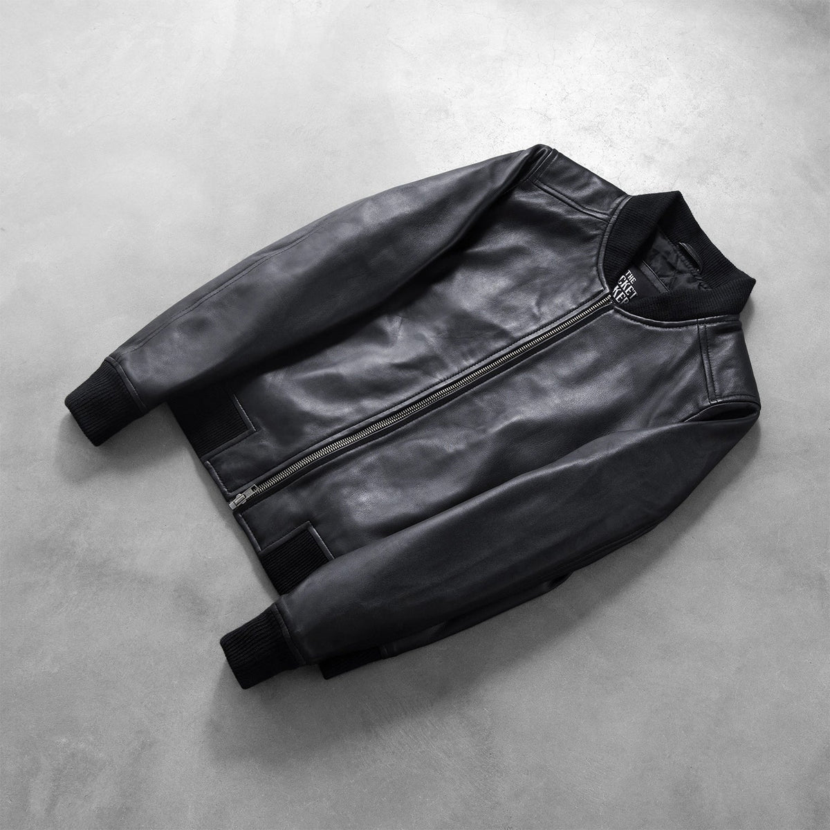
Rib Knit & Hem Craftsmanship Construction Detail on Bliss Nero Bomber in Pelle da Donna