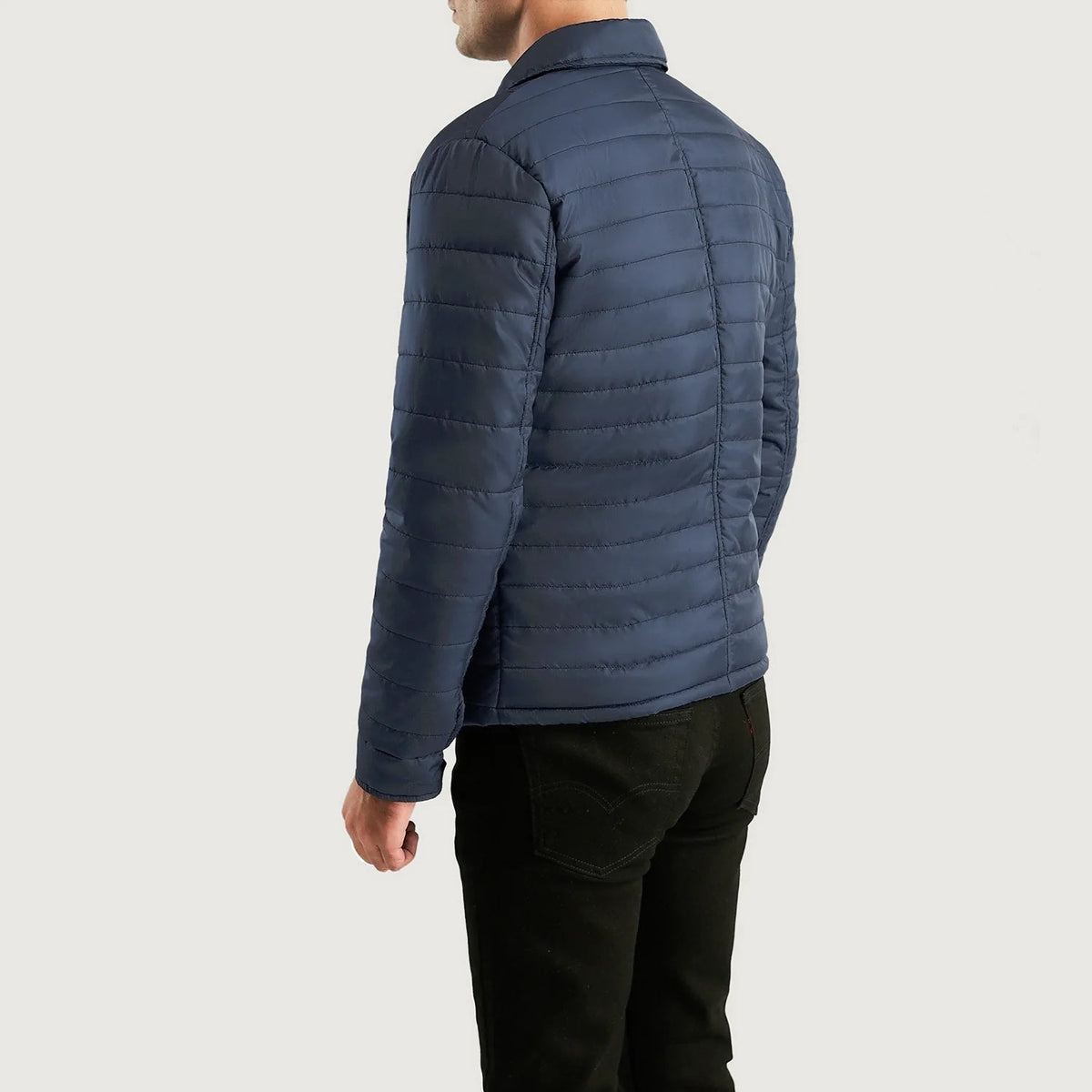 Dettaglio ravvicinato of High neck &amp; Button Hardware on Men's Bo Quilt Windbreaker Giacca in Pelle da Uomo