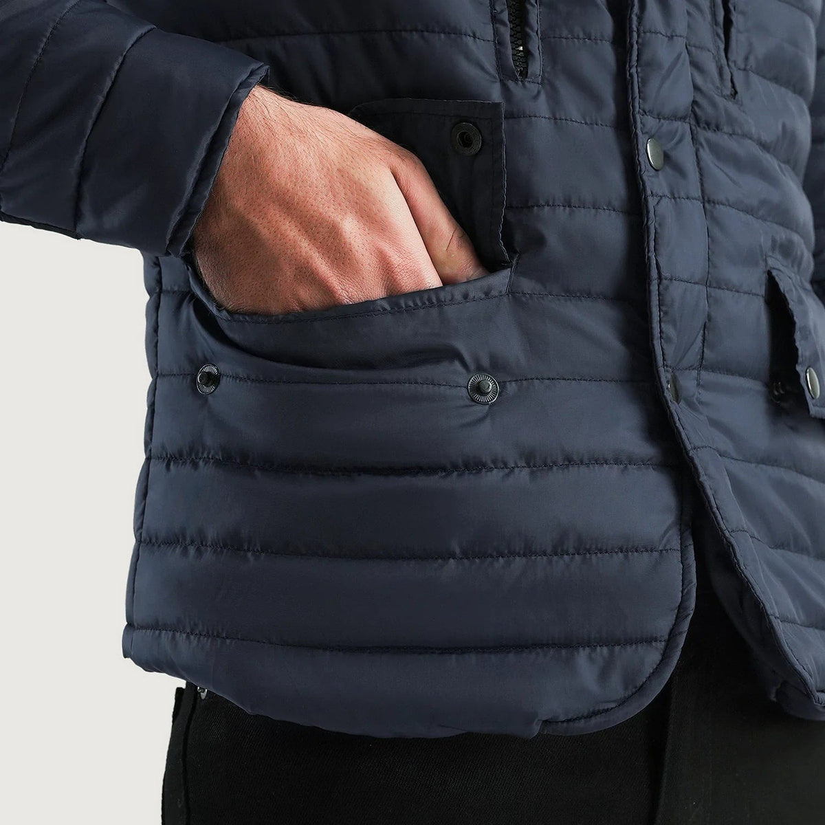 Vista interna Showing Filling lightly padded &amp; Dual Inside Utility Storage Pockets
