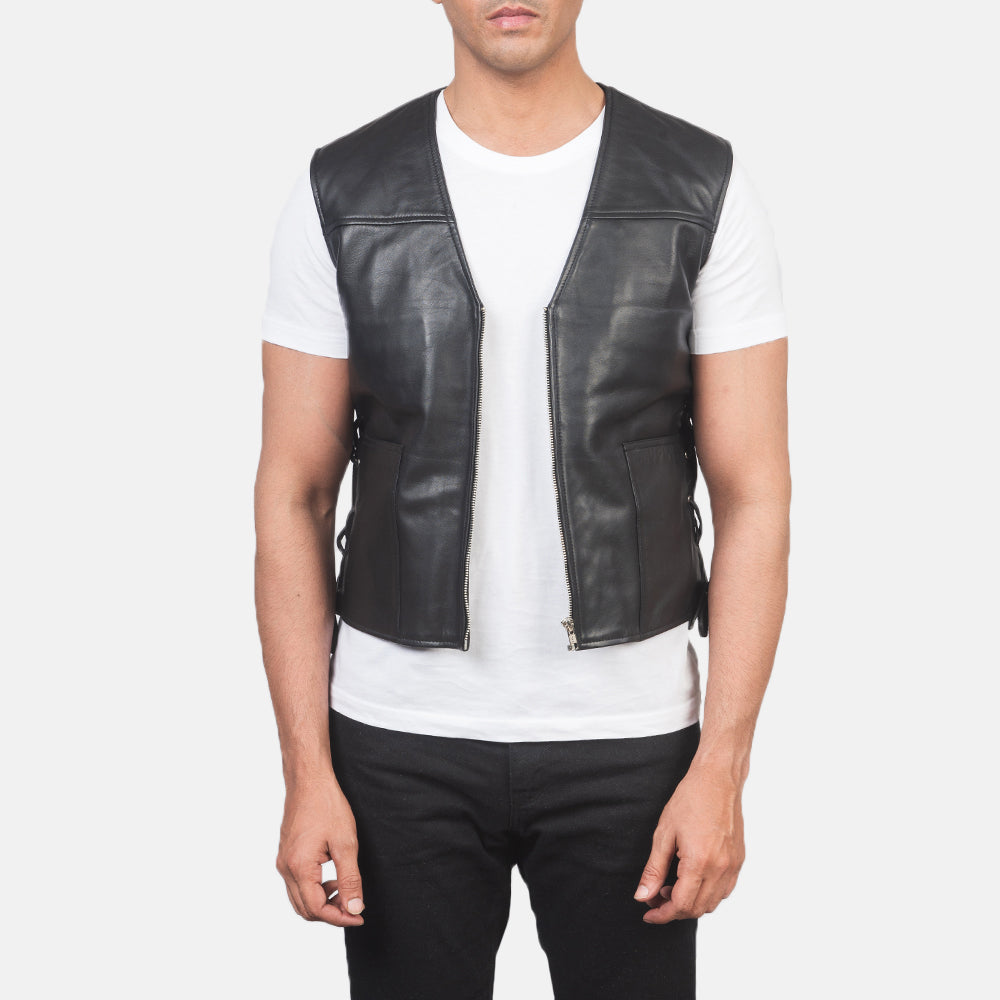 
Brandon Nero Gilet in Pelle da Uomo in Black Sheepskin Leather - Vista frontale e silhouette sartoriale | Acquista online