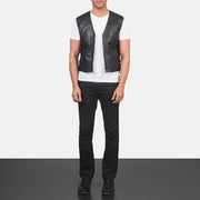 
Brandon Nero Gilet in Pelle da Uomo - Vista laterale che mostra il taglio ergonomico delle maniche