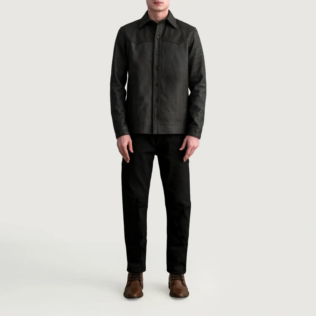 Dettaglio ravvicinato of Shirt &amp; Buttons Hardware on Bronco Tumbled Marrone Leather Shirt da Uomo